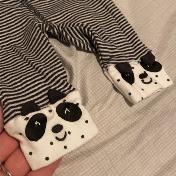 Baby outfit 🖤 - Picture 2 of 4